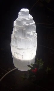 Grado a Neve Montagna Curative Selenite Cristallo Lampada 15cm Led Lenitivo - Picture 1 of 6