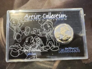 Disney Artist Collection Medallion Jiminy Cricket Limited Ed. #2227 - Picture 1 of 2