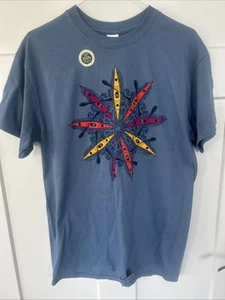 Neu mit Etikett Liberty Graphics blaues Herren-T-Shirt 100 % Baumwolle Seekajak Kreis Größe M Bilder - Bild 1 von 13