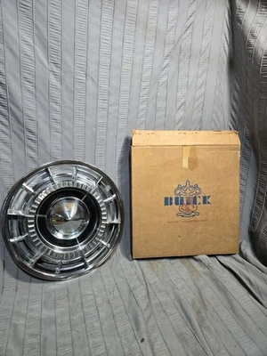 NOS VINTAGE 1960 Buick Electra 225 Lesabre Invicta 6 bar flipper hubcap 980086 - Image 1 of 4