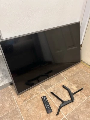 LG 42LB5600 Flat Screen TV 42 Inch - Image 1 of 4
