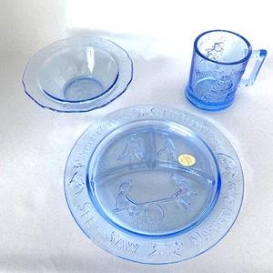 Vintage Margery Daw Kinderzimmer Reim blau Glas 3-teiliges Set Schüssel Teller Becher + OVP - Bild 1 von 24
