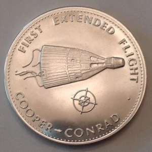 Danbury Mint Gemini V Extended Flight 1965 Sterling Silver Art Medal cd - Picture 1 of 2