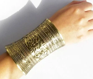 BRAZALETE GRANDE Y ANCHO DE PLATA INSPIRADO EN AFRICANA - Imagen 1 de 1