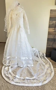 Stunning Mori Lee Satin Sequins White Wedding Gown Dress Sz 12 Long Train & Veil - Picture 1 of 24