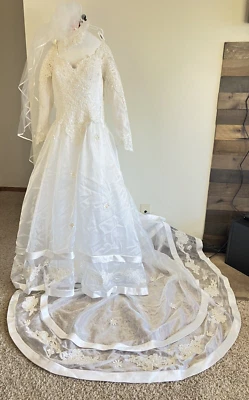 Stunning Mori Lee Satin Sequins White Wedding Gown Dress Sz 12 Long Train & Veil - Image 1 of 4