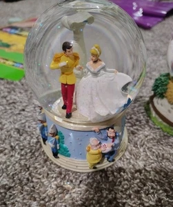 6" Musical Snow Globe Disney's Cinderella "A Dream Is a Wish Your Heart Makes" - Picture 1 of 4
