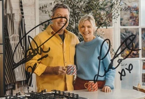 Foto Masterchef de Lisa Faulkner y John Torode firmada a mano de 6x4 pulgadas - Imagen 1 de 1