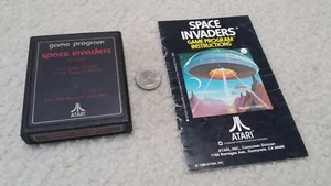 Atari 2600, Space Invaders (etiqueta de texto), cartucho con manual - Imagen 1 de 7