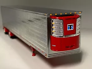 CHROME & RED SPREAD AXLE DCP 1/64 53' UTILITY TRAILER W/ THERMOKING REEFER - Picture 1 of 2