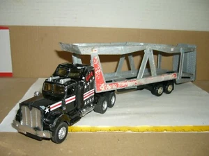 Maisto Truck USA Autotransporter-Sattelzug, Motor defekt, 0,527 kg, 11-24 Zustan - Picture 1 of 3