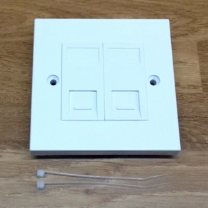 BT MASTER SOCKET + BT SLAVE SOCKET MODULES IN TWIN FACEPLATE - Picture 1 of 2