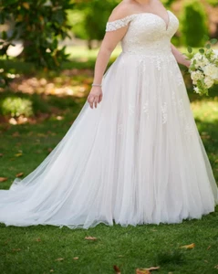 Stella York 6809 Off-the-Shoulder Romantic Princess Ballgown Size 22 (SAMPLE) - Picture 1 of 8