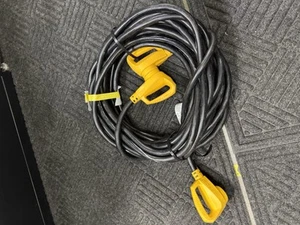 Cable de 50 pies 30 amperios Camco Power Grip RV resistente al calor con adaptador Camco - Imagen 1 de 14