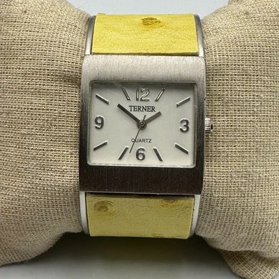 Relógio Bijoux Terner feminino tom prata amarelo falso couro avestruz punho funciona - Imagem 1 de 4