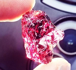 Piedra preciosa suelta áspera granate rojo natural de 20,30 quilates con regalo gratis - Imagen 1 de 8