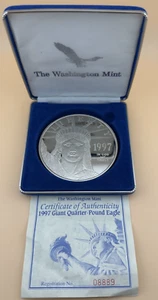 Casa de la Moneda de Washington 1997 cuarto de libra gigante 4 oz .999 plata platino águila certificado de autenticidad - Imagen 1 de 2