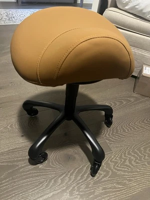 Professional saddle stool with swivel wheels and adjustable height (camel) - Image 1 of 4
