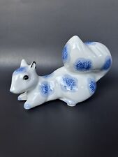 Beautiful Vintage 1950s Staffordshire Squirrel Sponge Blue & White Porcelain