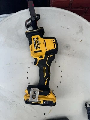 DeWALT DCS369 20V Brushless Compact Reciprocating Saw +20V MAX BATT - Image 1 of 3