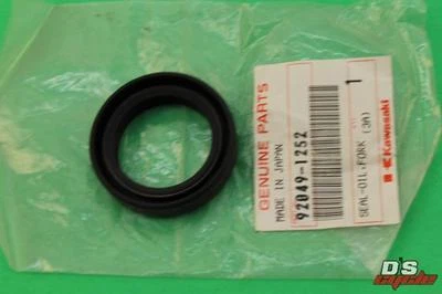 Sello de aceite de horquilla Kawasaki 1986-1989 KX80 PARTE # 92049-1252 NUEVO DE STOCK Foto 1 de 4