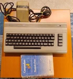 Commodore 64 non testato Con Alimentatore E Manuale D'uso - Afbeelding 1 van 4
