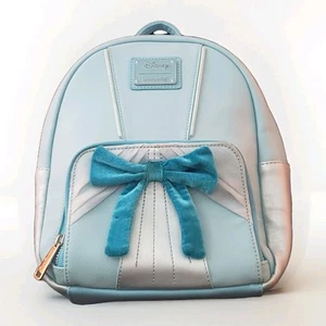 Mini Mochila Usada en Excelente Condición Loungefly Disney Cenicienta Azul Vestido con Lazo - Imagen 1 de 11