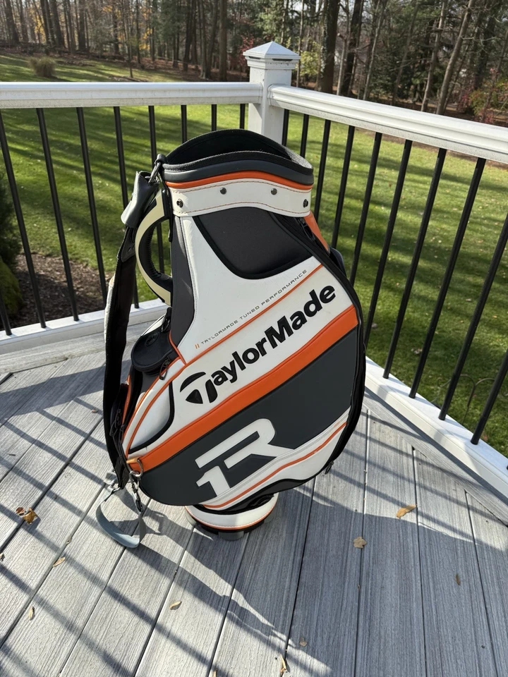 Bolsa Taylormade R1 Aston Martin Hugo León - PRO TOUR Staff - Imagem 1 de 4