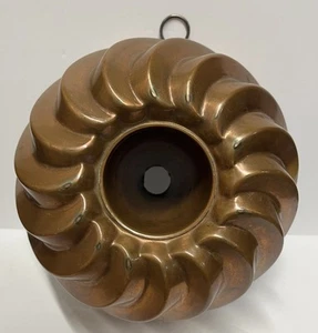 Molde de gelatina de cobre grande de colección Bundt sartén para pasteles colgante de pared cocina rural francesa - Imagen 1 de 11