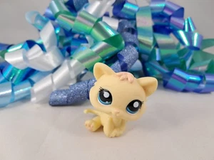 Littlest Pet Shop Pale Yellow Cute Kitten #1779 Blue Eyes Peachy Tuft - Picture 1 of 3