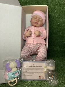 Muñeca bebé niña dormida realista renacida ropa rosa pañal/pacificador/botella - Imagen 1 de 8