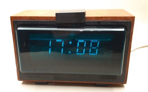 Antique Russian tube clock USSR Table clock - model ELECTRONICS 4.13 - 1983 Cover