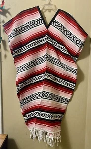 Erwachsene gestreifte mexikanische Decke PONCHO Pancho Kostüm Festival Pullover rot/koralle - Bild 1 von 4