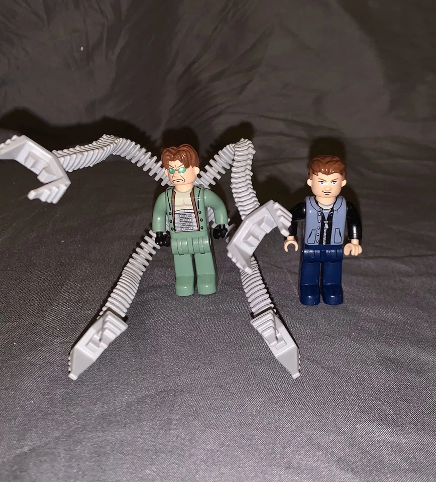 Лот товаров мини фигурки LEGO Junior Spider-Man Doc Ock and Harry Osborn 4860 - Изображение 1 из 3