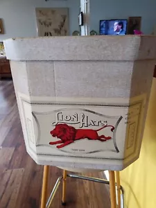 Vintage Paper Hat Box Lions Crest 40's 60's Large Aprox -14x13 Trade Mark - Picture 1 of 9