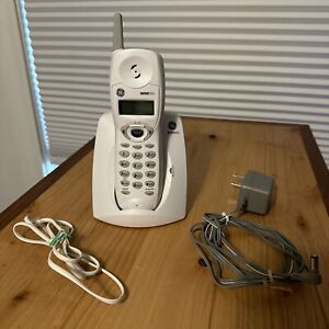 GE Vintage Cordless Phone 900MHz White CallWaiting CallerID Cradle 26943GE1