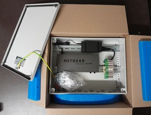 Netgear GS110TP v2 PoE Switch in Rittal Gehäuse IP66 - Switchbox - Bild 1 von 5