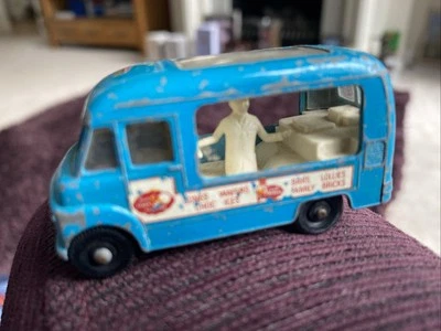 MATCHBOX   No. 47 - COMMER ICE CREAM VAN - 'LYONS MAID' - Image 1 of 4