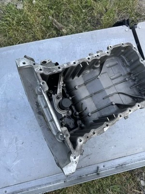 2740145100 cárter de aceite superior para Mercedes Benz C300 C350E E300 GLC300 205 213 RWD Foto 1 de 4