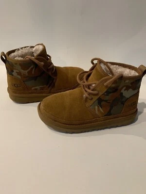 Botines Ugg Neumel para niños talla 1 1116132K estampado camuflaje Foto 1 de 4