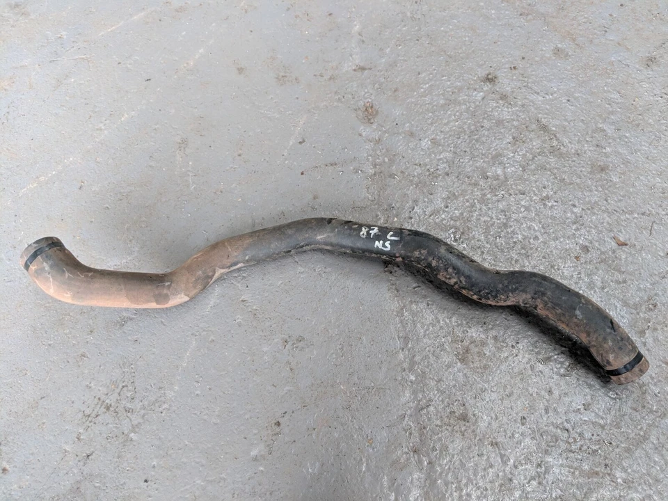 VOLVO XC70 2.5 LOWER RADIATOR HOSE - Image 1 of 1