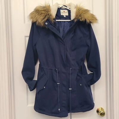 Abrigo grande azul marino Urban Republic parka capucha desmontable piel sintética extraíble Foto 1 de 4