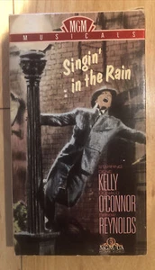 Singin' In The Rain VHS MGM Musicals Gene Kelly Debbie Reynolds - Picture 1 of 2