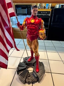 Sideshow Collectibles Marvel Classic Iron Man Comiquette Exclusive - Picture 1 of 16