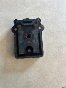 NOS 63-72 Chevrolet GMC Truck Blazer Suburban Orange 327 Motor Mount 3990332 - Bild 1 von 10