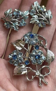 Vintage Coro blaue Blume Brosche blaue Emaille Ohrclips silberfarben Set - Bild 1 von 23