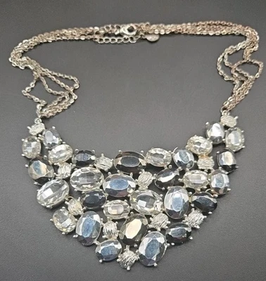 Collar llamativo Alfani tono plata glamoroso transparente y plateado Foto 1 de 4