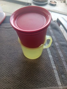 2 TASSEN mit GOLDFILTER für KAFFEE/TEE Tupperware AROMAX rot/gelb - Bild 1 von 4