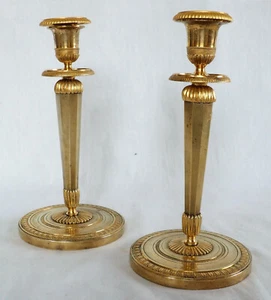 Paar Empire Kerzenständer aus vergoldeter Bronze - 19. Jahrhundert - Ravrio - Bild 1 von 10