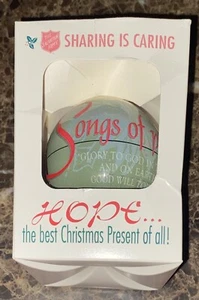 Antiguo Adorno de Navidad Ejército de Salvación Compartir es Cuidar Canción de Paz NUEVO 1980s - Imagen 1 de 5